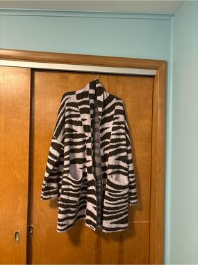 Open-Front Zebra Print Cardigan Sweater in Black and Light Pink